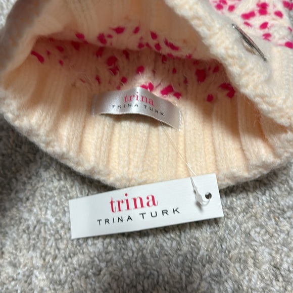 NWT Trina Turk White And Pink Bubblewrap Yarn Knit Beanie - Picture 8 of 9
